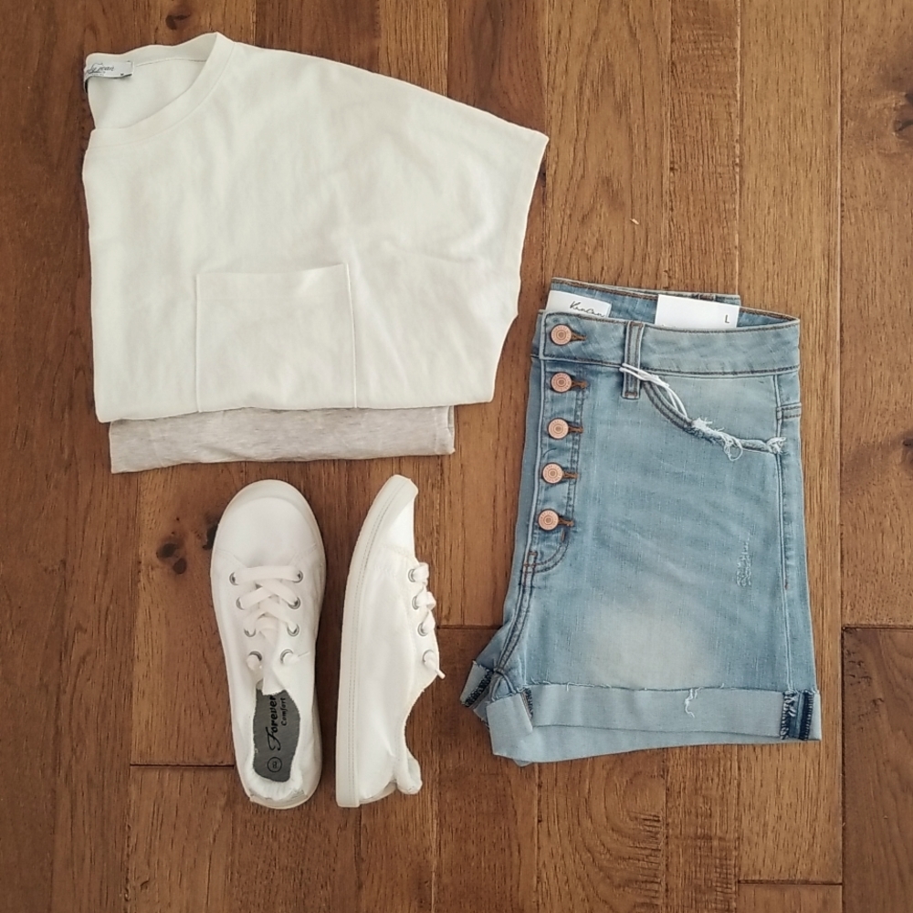 New Vici Charlotte High Rise Cuffed Denim Shorts - Picture 9 of 10